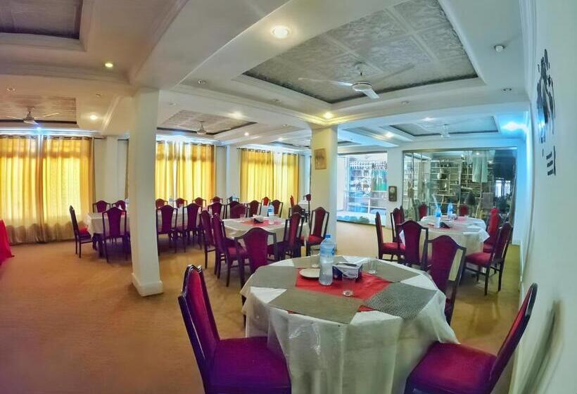 هتل Baltistan Continental