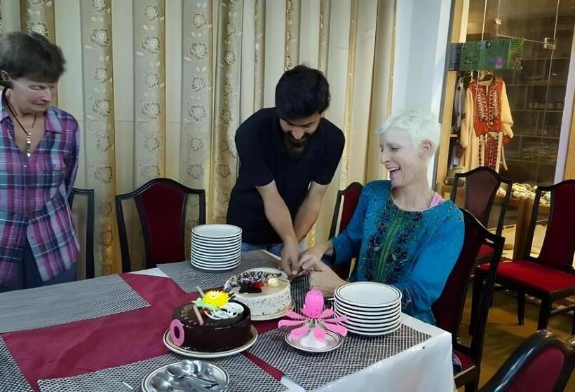 هتل Baltistan Continental