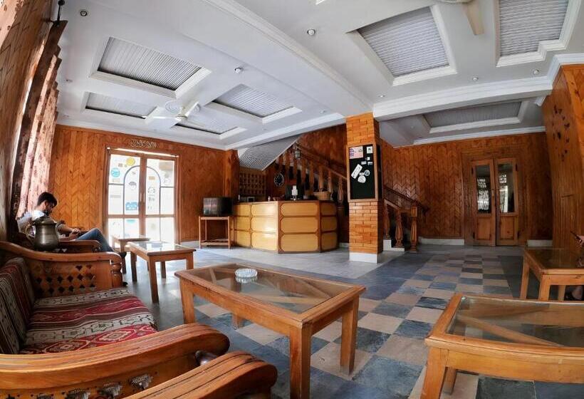 هتل Baltistan Continental