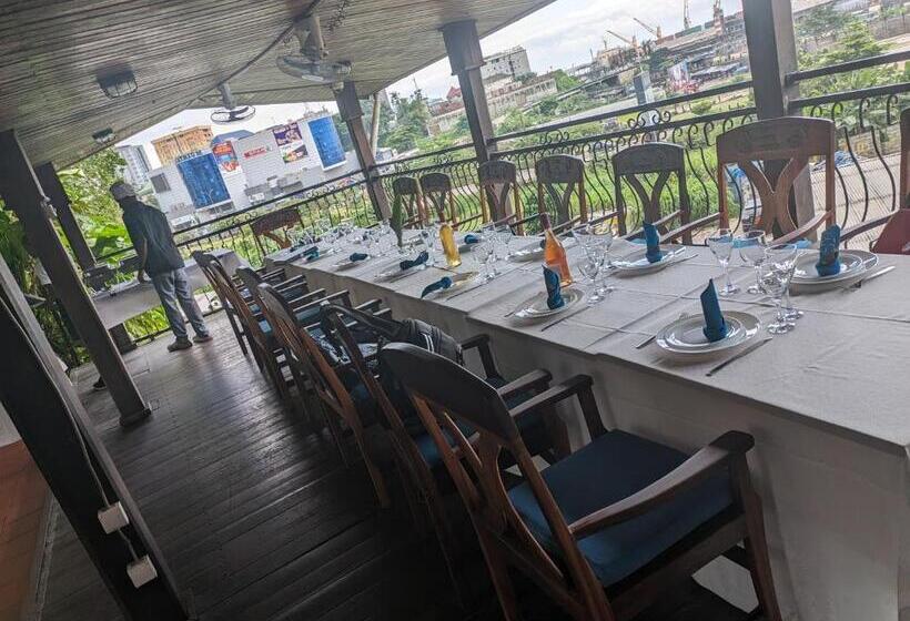 هتل Foyer Du Marin