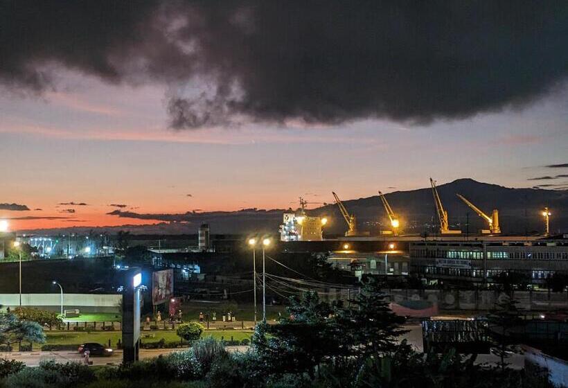 هتل Foyer Du Marin