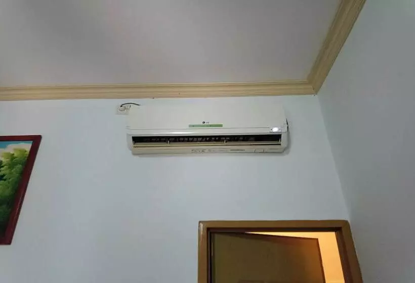 Hotelli Oyo 93831 Penginapan Cisauk