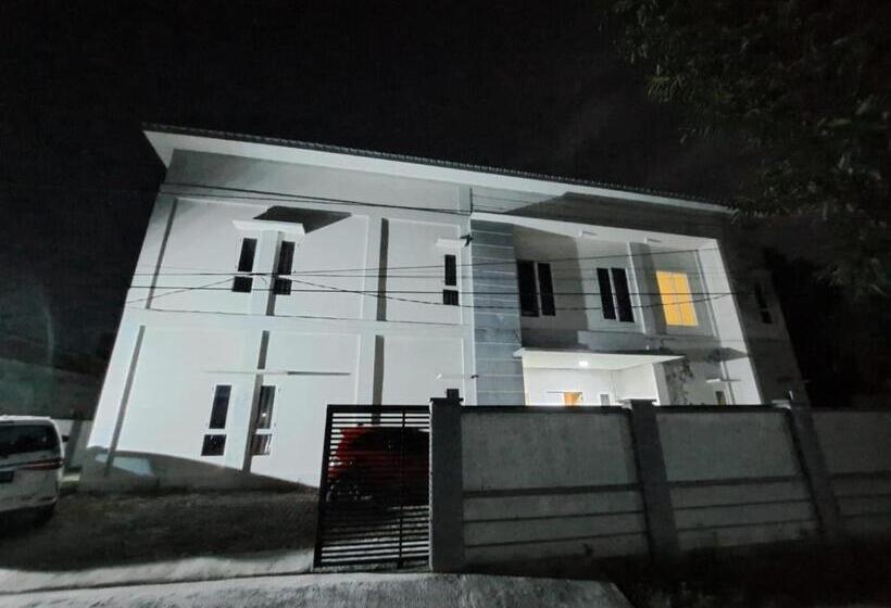 Hotel Oyo 93870 Damai Guest House Cirebon