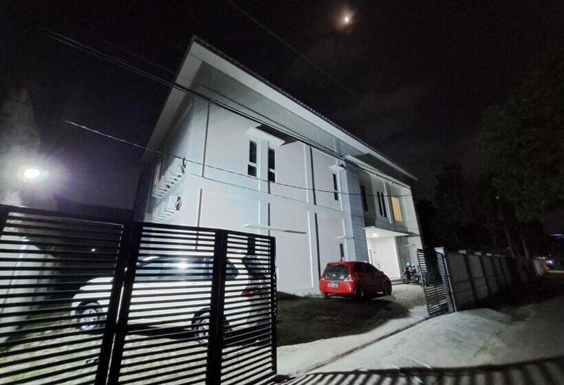 Hotel Oyo 93870 Damai Guest House Cirebon