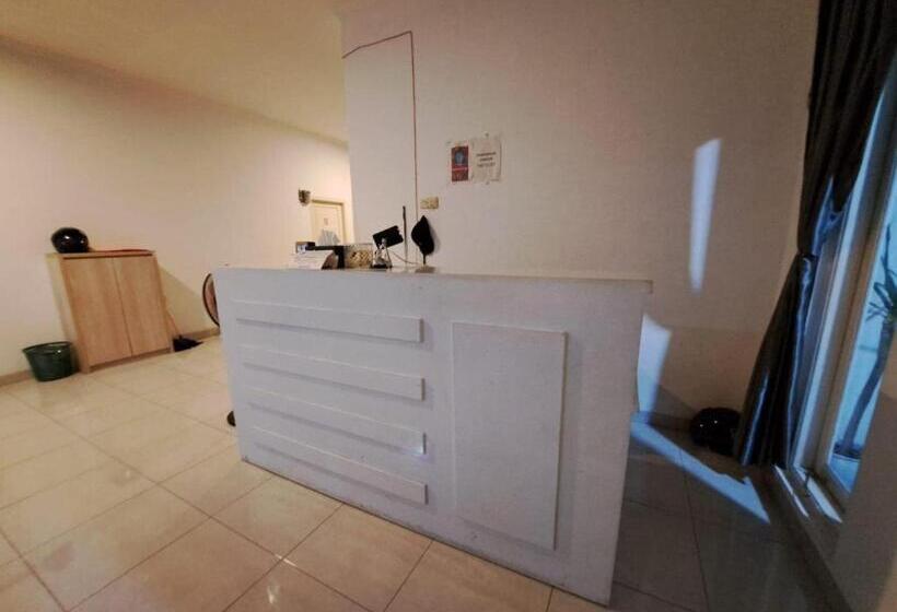 Hotel Oyo 93870 Damai Guest House Cirebon