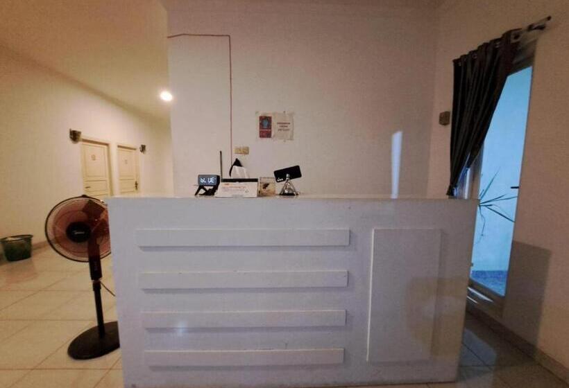 Hotel Oyo 93870 Damai Guest House Cirebon