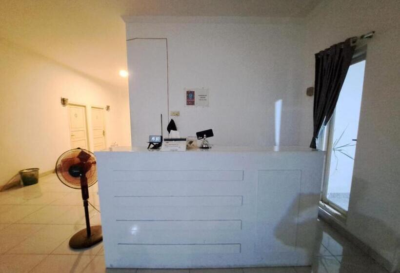 Hotel Oyo 93870 Damai Guest House Cirebon