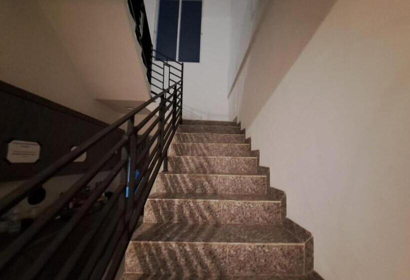 Hotel Oyo 93870 Damai Guest House Cirebon