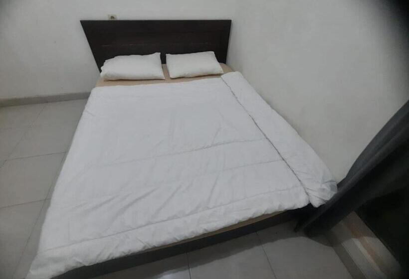 Hotel Oyo 93870 Damai Guest House Cirebon