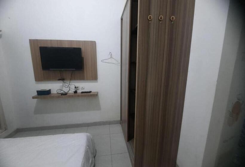Hotel Oyo 93870 Damai Guest House Cirebon