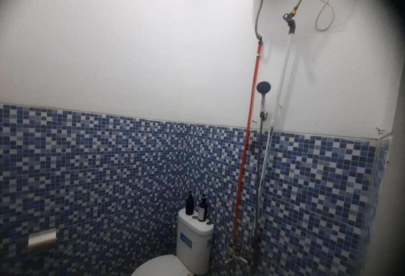 Hotel Oyo 93870 Damai Guest House Cirebon