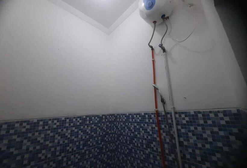 Hotel Oyo 93870 Damai Guest House Cirebon