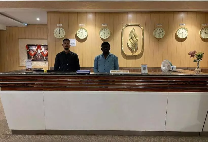 ホテル Rnr The Luxury Suits Lodging & Restaurant