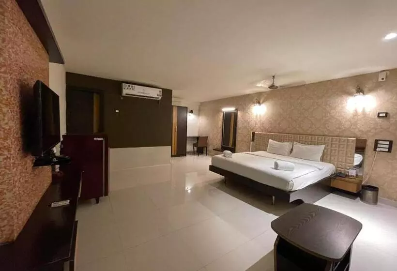 ホテル Rnr The Luxury Suits Lodging & Restaurant