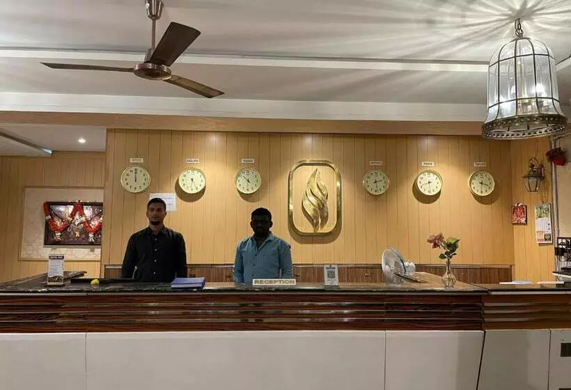 ホテル Rnr The Luxury Suits Lodging & Restaurant