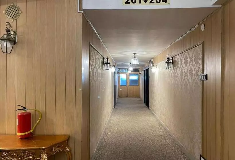 ホテル Rnr The Luxury Suits Lodging & Restaurant