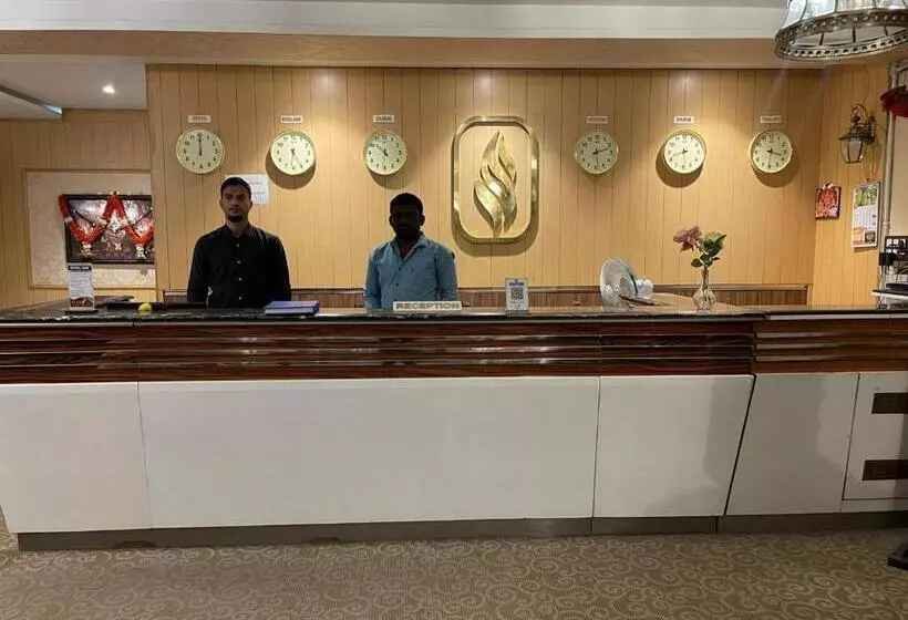 ホテル Rnr The Luxury Suits Lodging & Restaurant