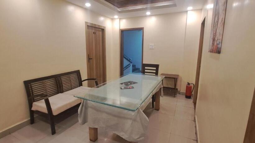 ホテル Tan Square Inn Lodge