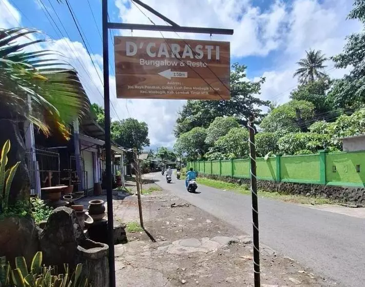 ペンション Carasti Bungalows