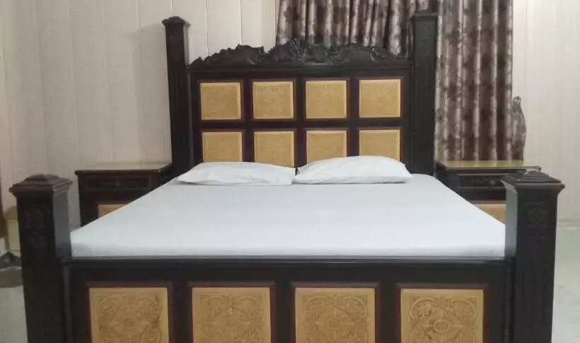 پانسیون Decent Palace