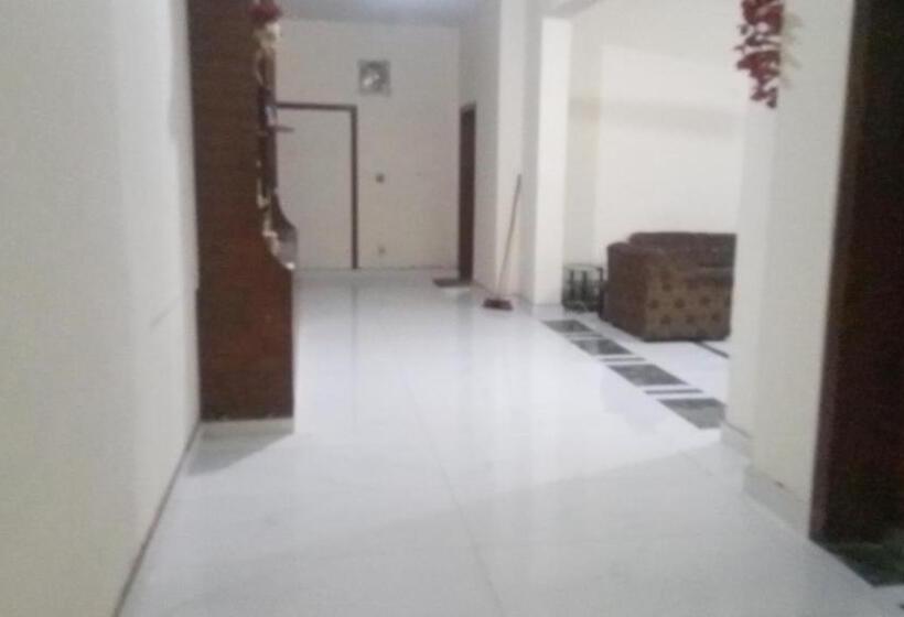 پانسیون Decent Palace