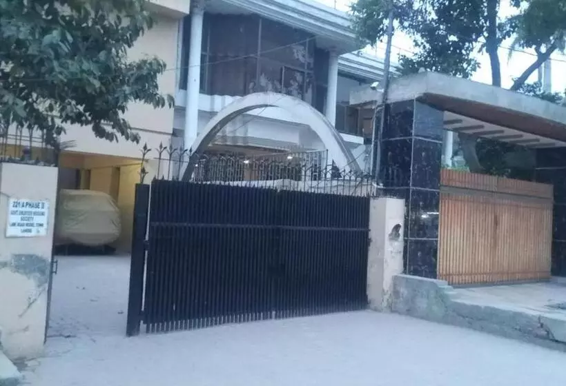 پانسیون Decent Palace