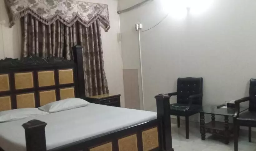 پانسیون Decent Palace