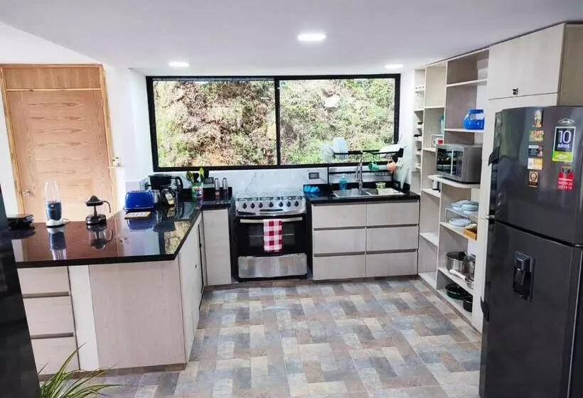 ペンション Paradise In Envigado