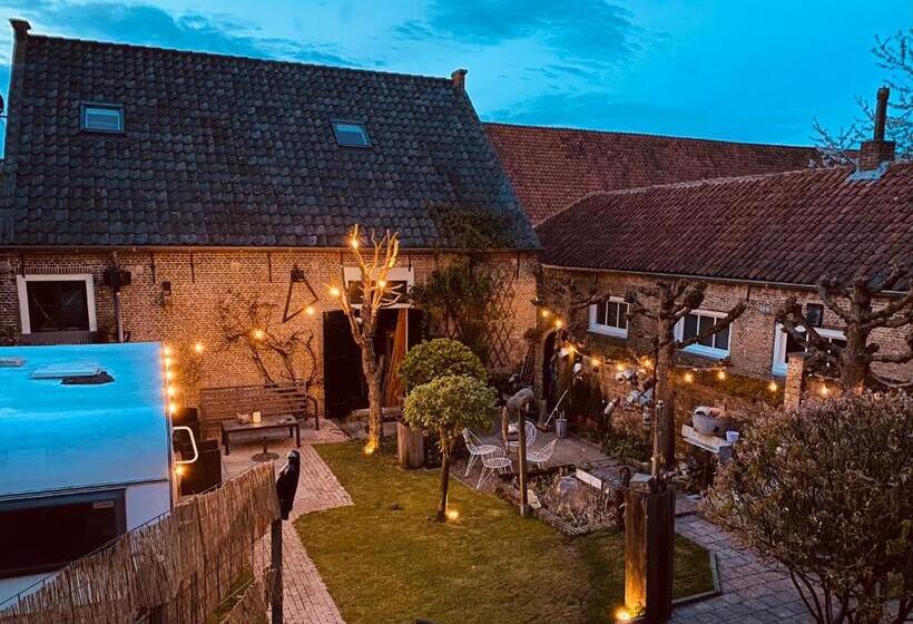 مبيت وإفطار Vintage Glamping Caravan Stadstuin Goedereede