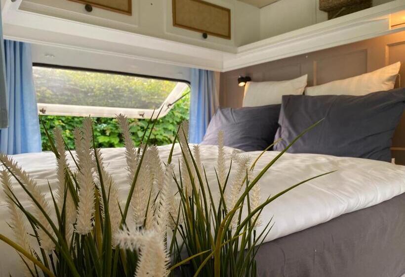 مبيت وإفطار Vintage Glamping Caravan Stadstuin Goedereede