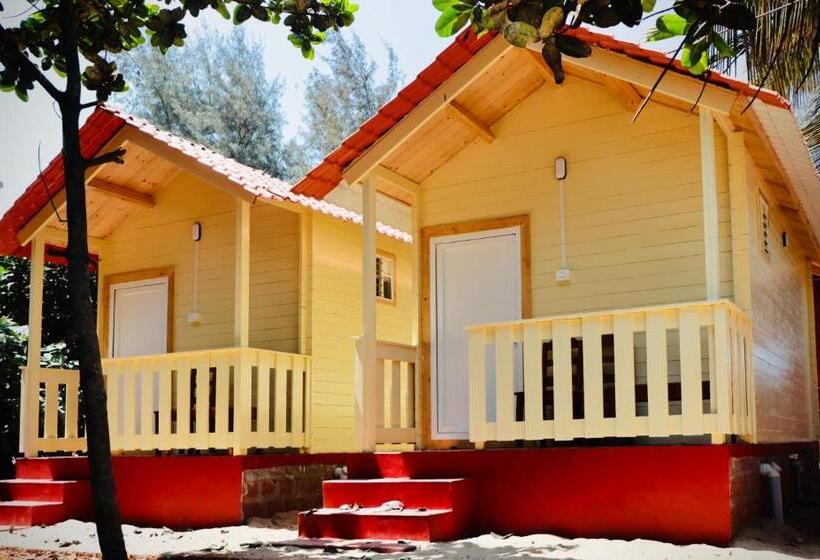 هتل Famstel Beach Stay By Trippr