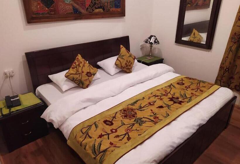 هتل Ronakgroupofcottages