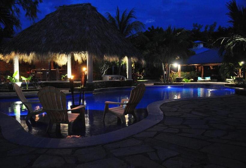 هتل Surf Sanctuary