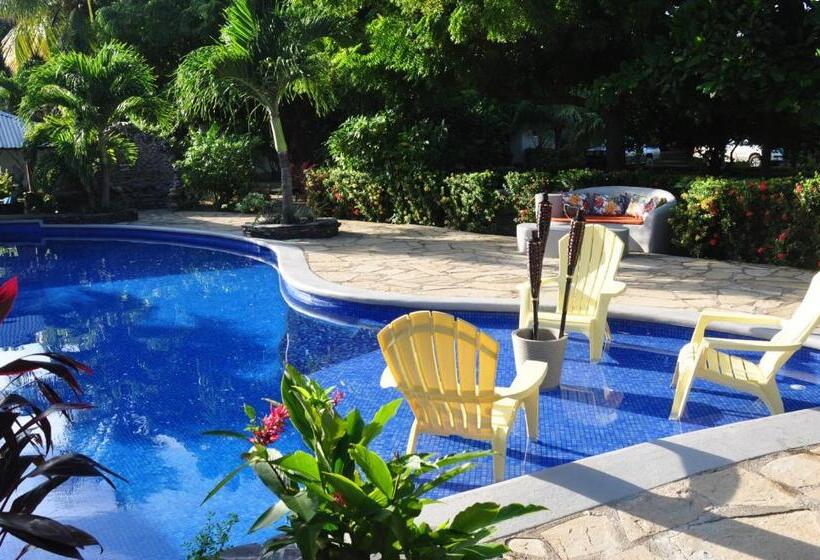 هتل Surf Sanctuary