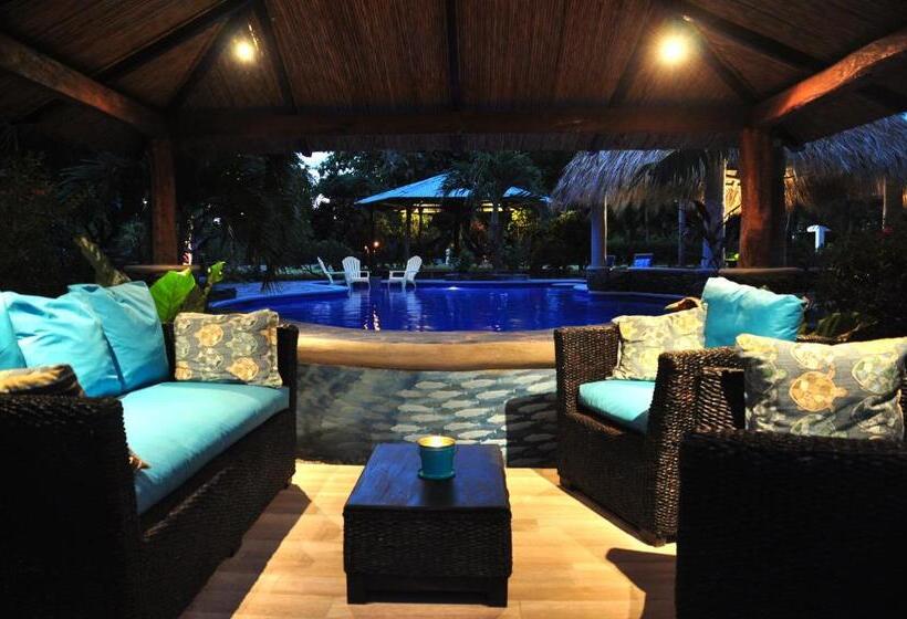 هتل Surf Sanctuary