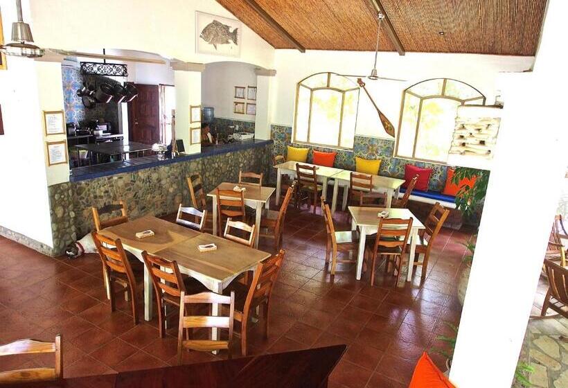 هتل Surf Sanctuary