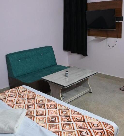 בית מלון כפרי The New Lake Palace