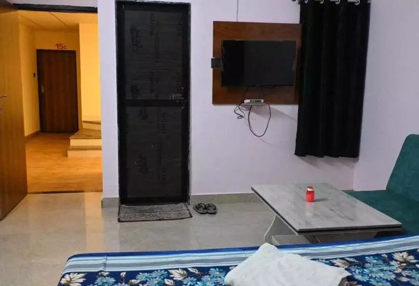 هتل The New Lake Palace