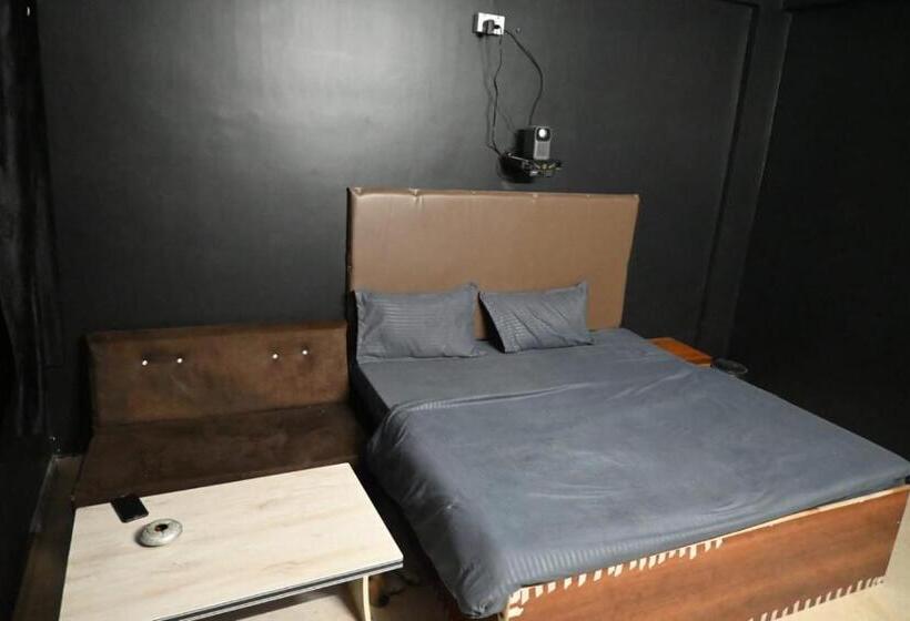 בית מלון כפרי The New Lake Palace