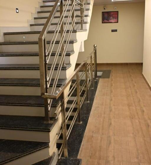 בית מלון כפרי The New Lake Palace