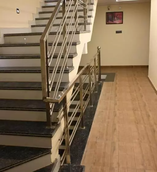 هتل The New Lake Palace