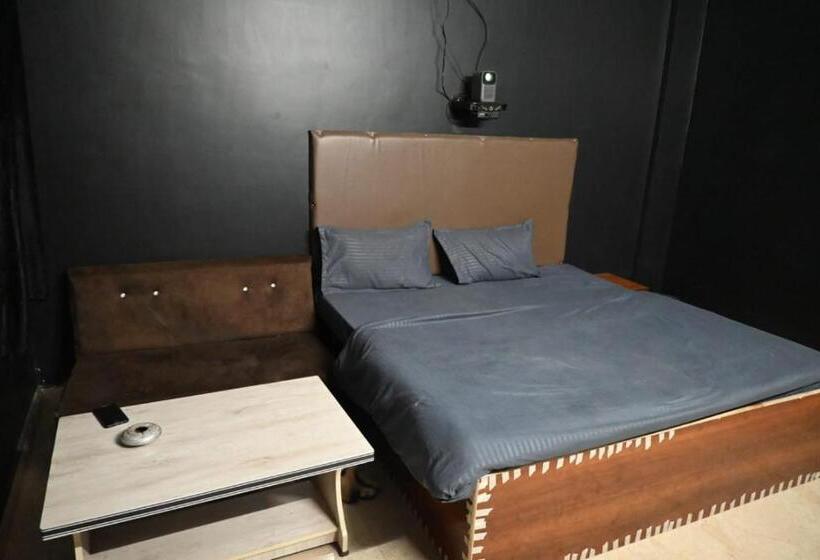 בית מלון כפרי The New Lake Palace