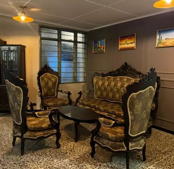 پانسیون Hostal La Casta