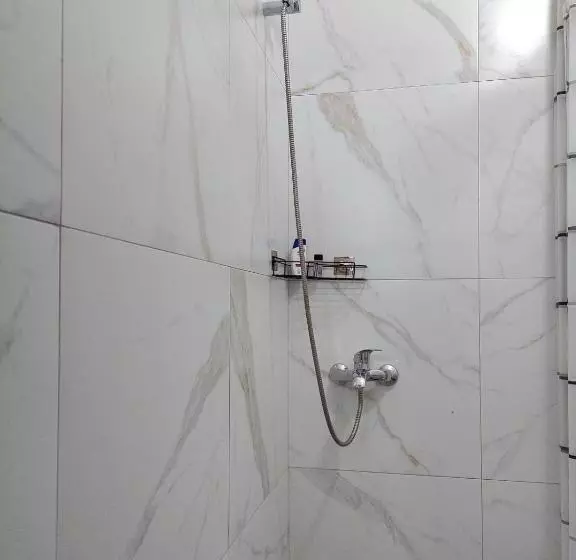 تختخواب و صبحانه Godard Apartments