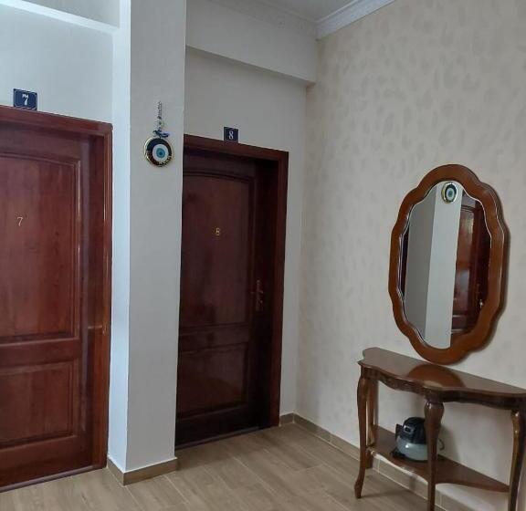 تختخواب و صبحانه Godard Apartments