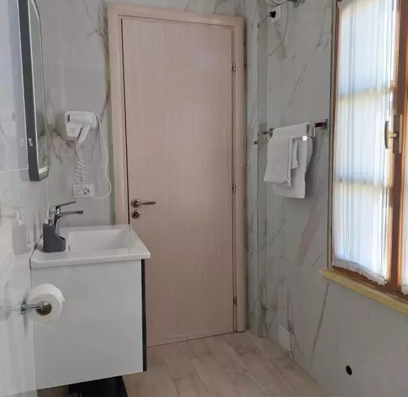 تختخواب و صبحانه Godard Apartments