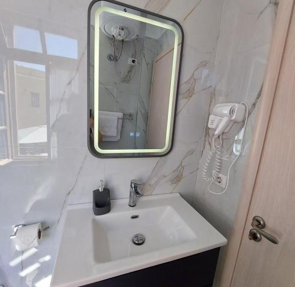 تختخواب و صبحانه Godard Apartments