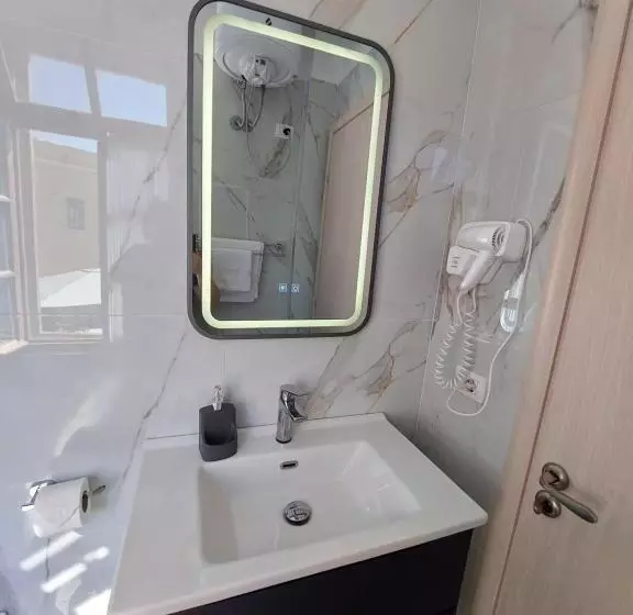 تختخواب و صبحانه Godard Apartments