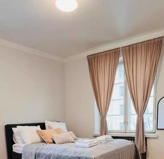 Aamiaismajoitus (B&B) Your Chic Vibrant Airbnb