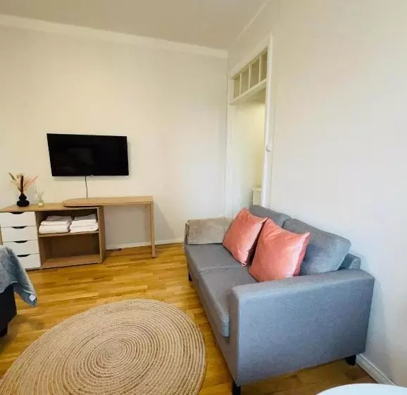 Aamiaismajoitus (B&B) Your Chic Vibrant Airbnb